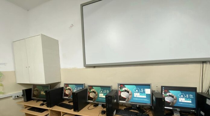 Primesc calculatoare prin proiectul „Dăm Click pe România”