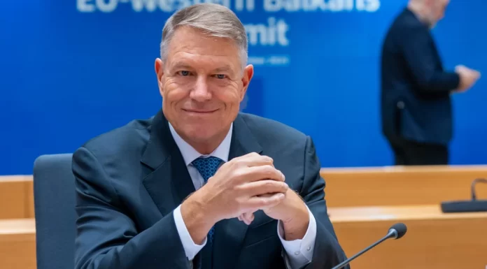 Klaus Iohannis se pensionează din învățământ. Catedră rezervată de peste 20 de ani