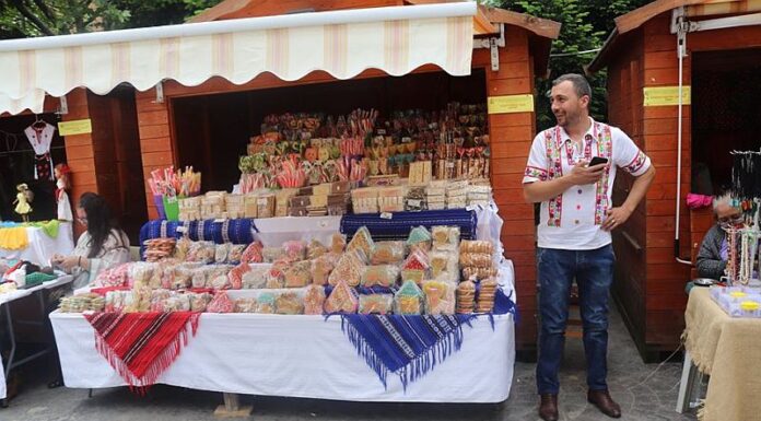 17 meșteri populari olteni, prezenți în această săptămână la Târgu Jiu
