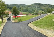 Se asfaltează drumurile din Negomir!