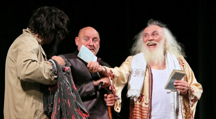 „Omul care a văzut moartea” – spectacol la Cinema „Sergiu Nicolaescu” Târgu Jiu