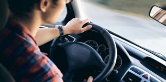 Șofer condamnat după ce a fugit de poliție