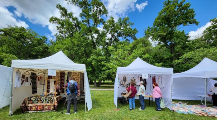 Tradițiile și costumele gorjenești, prezentate în cadrul unui festival de la Chișinău