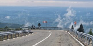 Transalpina a fost redeschisă circulației între Rânca și Obârșia Lotrului, după închiderea de luni seara din cauza ninsorii
