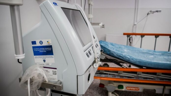 Medici amendați după moartea adolescentului din Scoarța