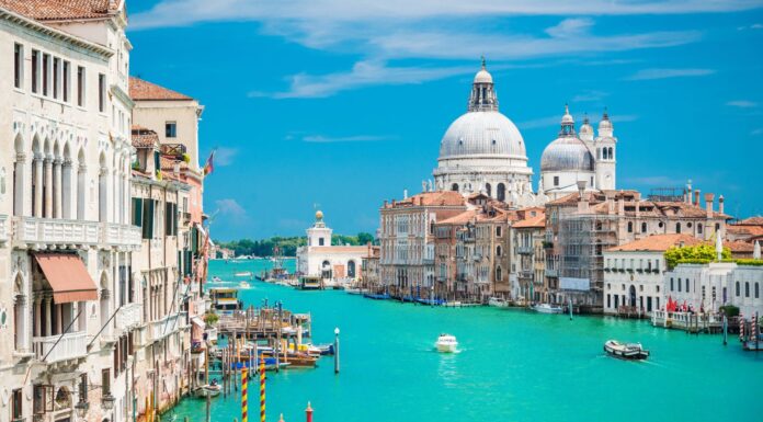 Taxele turistice s-au majorat. Cât plătești să vezi orașele europene!