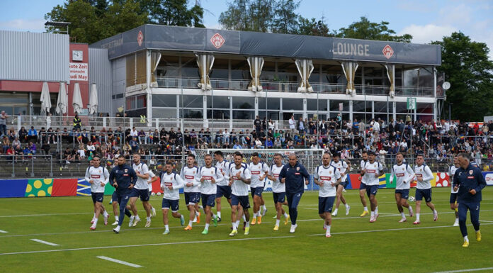 Aproape 4.000 de fani au încurajat România la primul antrenament din Germania