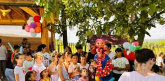 Ziua Copilului, sărbătorită în curtea bisericii din Țicleni