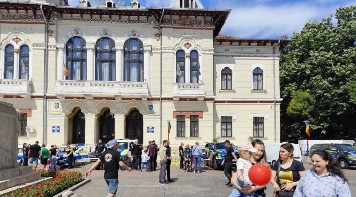 Piața Prefecturii, luată cu asalt de sute de micuți. Surprize din partea structurilor MAI