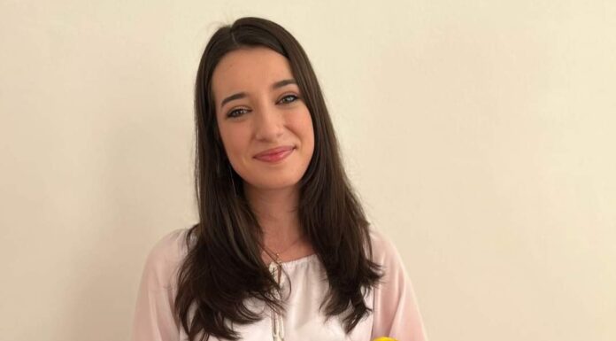 Bursiera Alexandra Popescu a devenit cetățean de onoare al comunei Scoarța