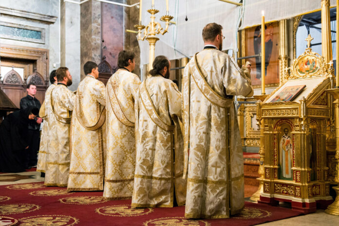 Mitropolia Olteniei caută preoți pentru șase parohii din județul Gorj