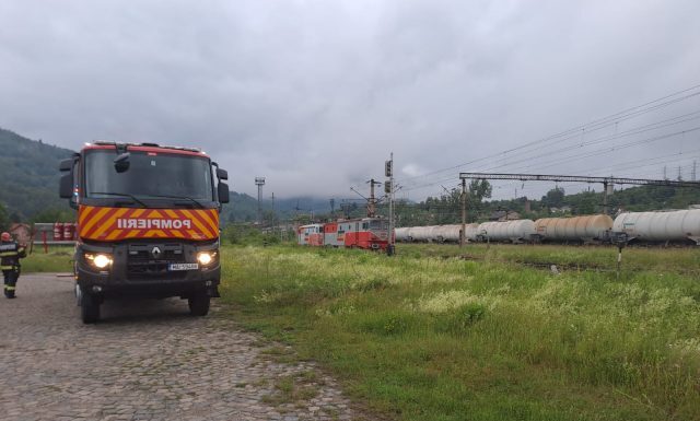 Locomotivă în flăcări lângă stația Petroșani