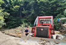 Runcu: Transporta bușteni prin albia unui pârâu de munte. Amendă!