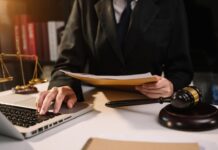 Cer amânarea intrării în vigoare a legii privind statutul grefierilor