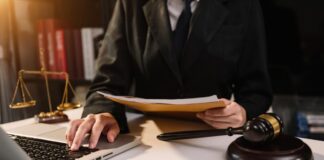 Cer amânarea intrării în vigoare a legii privind statutul grefierilor