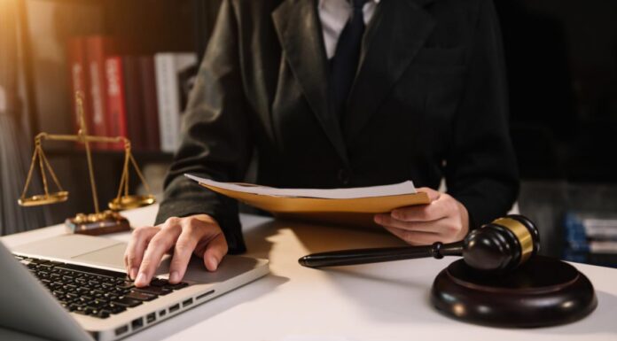 Cer amânarea intrării în vigoare a legii privind statutul grefierilor