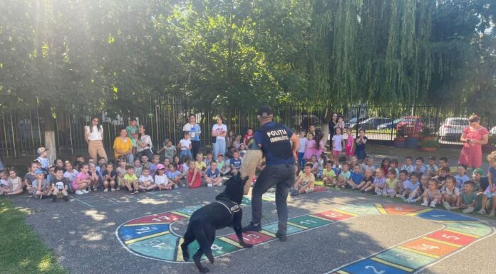 Polițiștii gorjeni, în vizită la 240 de preșcolari