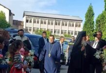 Sute de credincioși, la resfințirea bisericii din Bâlteni. ÎPS Irineu, prezent