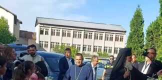 Sute de credincioși, la resfințirea bisericii din Bâlteni. ÎPS Irineu, prezent