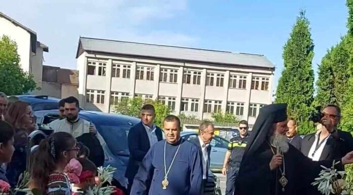 Sute de credincioși, la resfințirea bisericii din Bâlteni. ÎPS Irineu, prezent