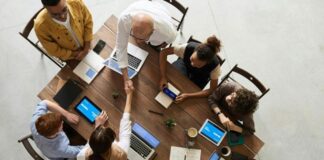 Cum creezi un mediu de lucru pozitiv pentru angajații tăi? Top 3 sfaturi care pot spori productivitatea în companie