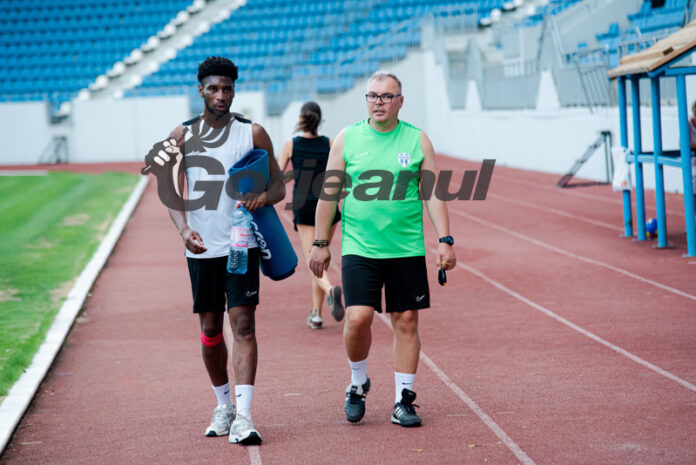 Cojocaru mai vrea jucători la Viitorul