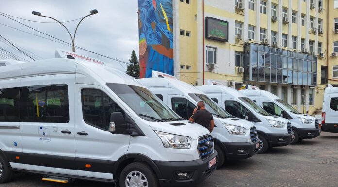 Încă cinci microbuze electrice pentru elevi