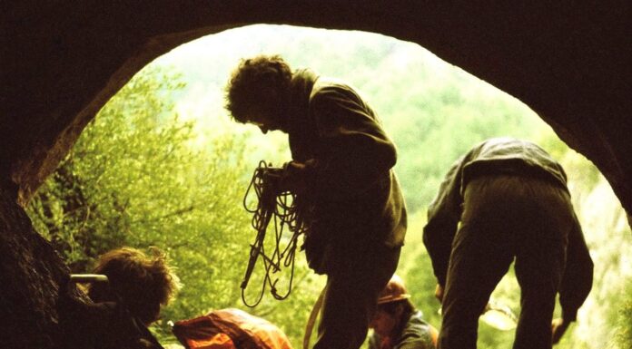 Repere ancestrale – Peștera Muierilor – martoră a existenței vieții din cele mai vechi timpuri în țara noastră