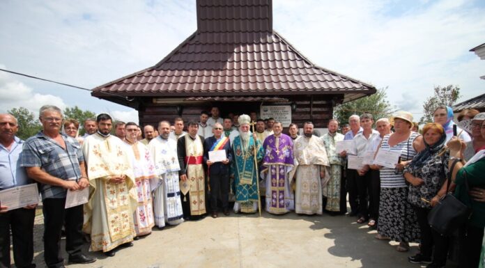Slujba de resfinţire şi oficierea Sfintei Liturghii Arhiereşti la Biserica din Parohia Calapăru, comuna Borăscu – ,,Astăzi, ne-am rugat la Dumnezeu, ca să sfinţească biserica aceasta, să sfinţească pe toţi cei care intră în ea, iar, Dumnezeu să împlinească toate cererile noastre”!