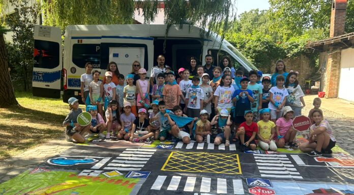 Polițiștii gorjeni, alături de elevi și în perioada vacanței