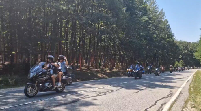VIDEO: Paradă a motocicliștilor la Peștera Muierilor