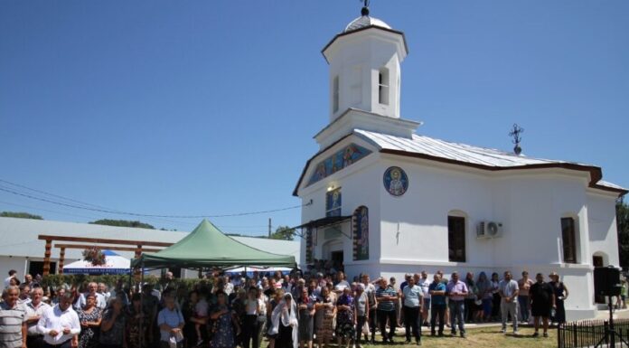 Slujbă Arhierească la resfințirea bisericii din Parohia Obârşia, Protoieria Târgu-Cărbunești, Gorj – ,,Cu adevărat, cei ce iubesc Biserica, binecuvântați vor fi de Domnul, iar cei care urăsc Biserica, rușinați vor fi de Domnul”!