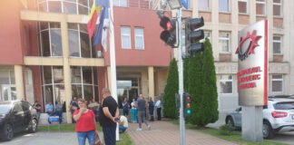 Un miner de la Cariera Lupoaia mai avea 22 de zile până la pensionare, însă nu i-a mai fost prelungit contractul de muncă. ,,S-au îmbătat și probabil jucau țintarul cu noi!”