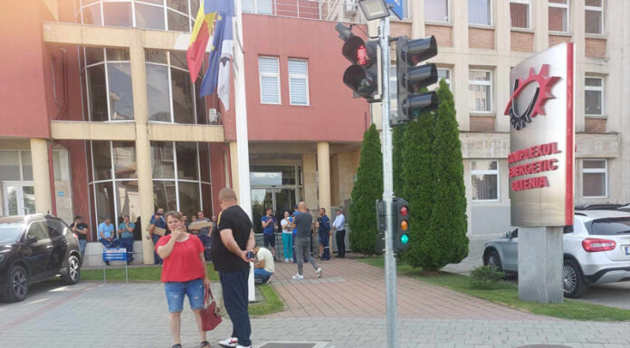 Un miner de la Cariera Lupoaia mai avea 22 de zile până la pensionare, însă nu i-a mai fost prelungit contractul de muncă. ,,S-au îmbătat și probabil jucau țintarul cu noi!”