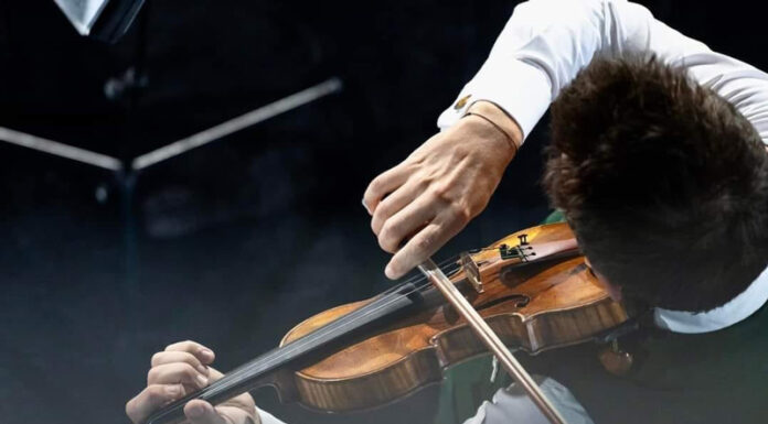 Pot fi ridicate invitațiile la concertul lui Alexandru Tomescu de la Peștișani. Vioara Stradivarius, din nou la Hobița