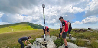 Salvatorii montani refac marcajele turistice din masivul Vâlcan