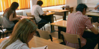 Zeci de profesori participă astăzi la Definitivat