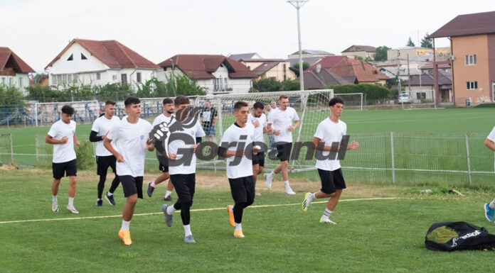 Fotbaliștii seniori de la CSM Târgu Jiu au efectuat primul antrenament