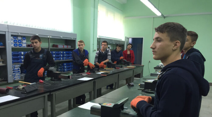 A fost prelungită perioada de înscriere în învăţământul profesional şi dual