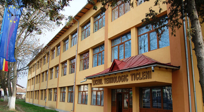 Echipamente digitale pentru școlile din Țicleni