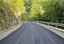 Încă doi ani se mai lucrează la drumul din Cheile Sohodolului!