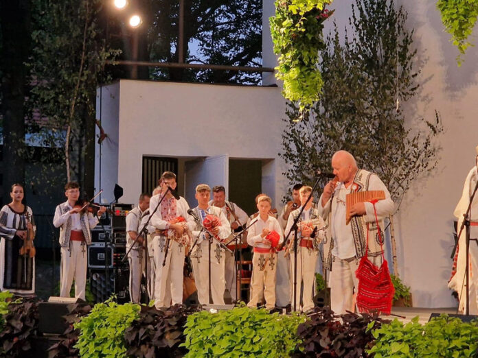 Elevi ai Școlii Populare de Arte, la Festivalul Internațional al Cimpoaielor din Cehia