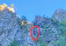 Persoană blocată pe un traseu de alpinism din Cheile Sohodolului