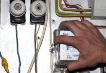 Furt de energie electrică la Stejari