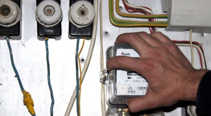 Furt de energie electrică la Stejari