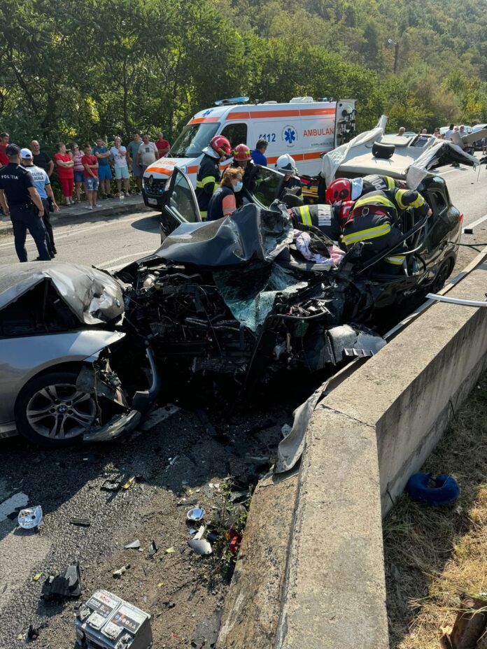 FOTO| Accident grav pe DN 6. Cinci victime