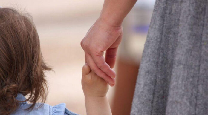 Reguli mai aspre pentru asistenții maternali