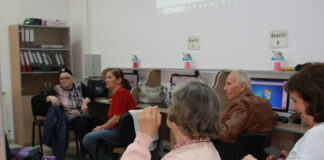 Rovinari: Ateliere digitale pentru vârstnici, derulate de Fundația Regală Margareta a României