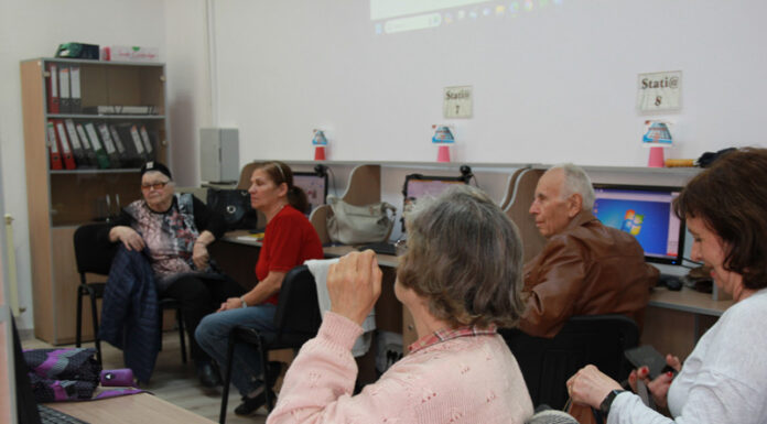 Rovinari: Ateliere digitale pentru vârstnici, derulate de Fundația Regală Margareta a României