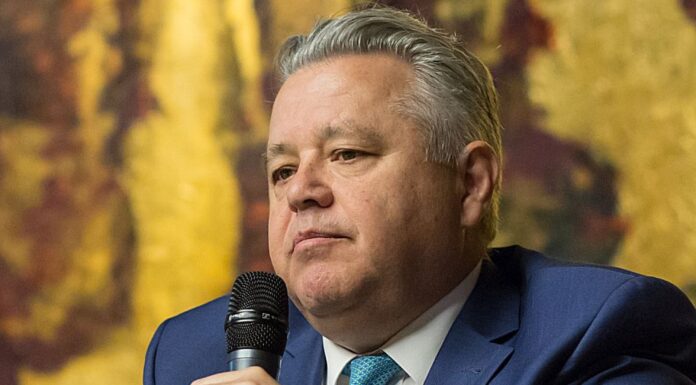 Fostul șef al ANRE, trimis în judecată. Foloase necuvenite